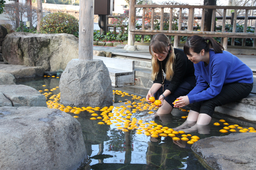 長門湯本温泉の2つの足湯に「きになる長門ゆずきちの湯」を開設