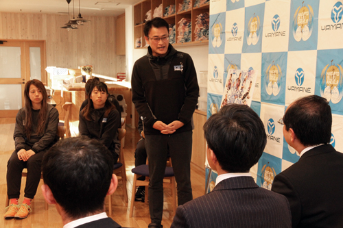 「来年は太陽生命ウィメンズセブンズシリーズ連覇を目指してがんばりたい」と白木事務局長