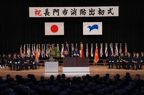 消防団員ら約700人が出席