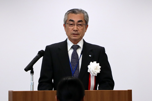 「これからも自分のやりたいことに向けて頑張ってください」と松浦教育長