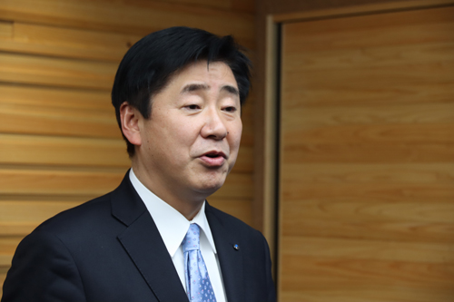 江原市長は選手らを激励