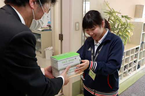 病院や社会福祉施設などで勤務する職員らが使用
