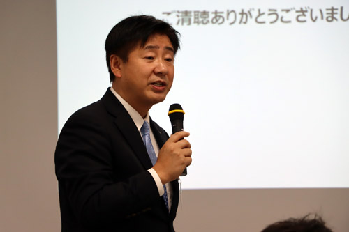 江原市長が「研修で学んだことを今後の業務にしっかりと生かしていってください」と職員に呼びかけた