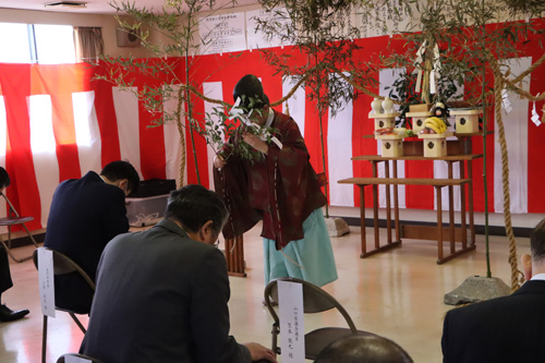 神事には約３０名が出席
