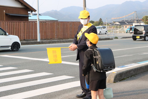 小学生の交通事故は登下校中が最も多く、普段から交通ルールを徹底することが重要