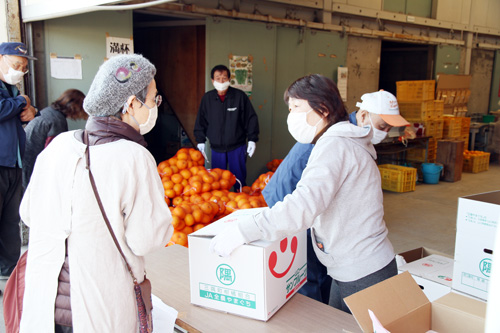 年に１度のお楽しみ。地元のお客さんでにぎわう