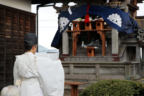 三隅八幡宮の古屋正次宮司が祝詞を奏上