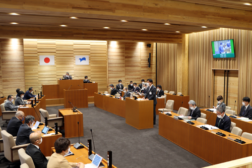 議員からは７項目からなる国の支援を求める意見書が提出された