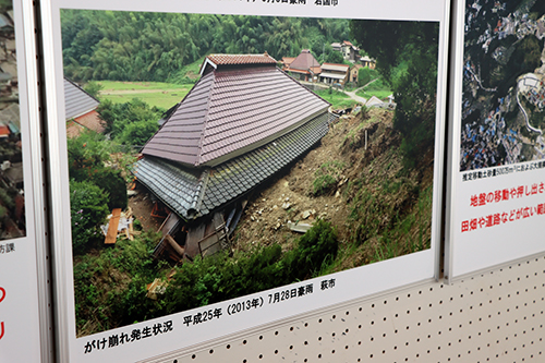 県内の被災地の写真なども展示