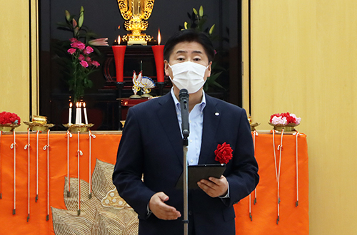 「長門市の幼児教育の中心施設のひとつとして期待しています」と話す江原市長