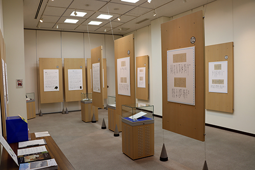 展示物やパネル18点が展示