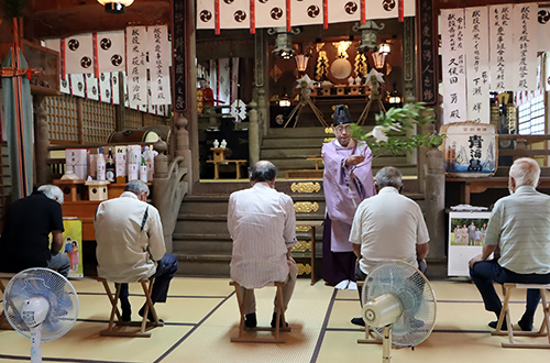 飯山八幡宮での虫除けの神事