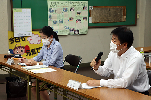 出席者から出された意見に対し、真摯に応える江原市長