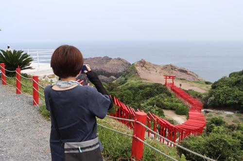 8月1日から参拝を再開した元乃隅神社