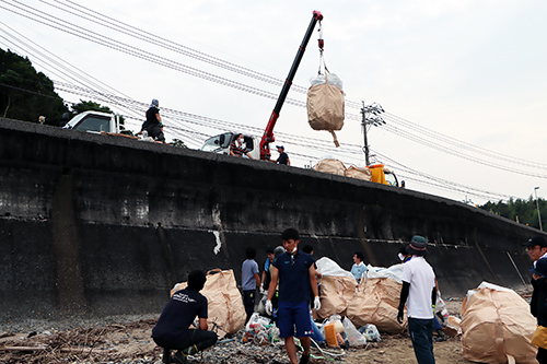 フレコンバッグはユニックで釣り上げる