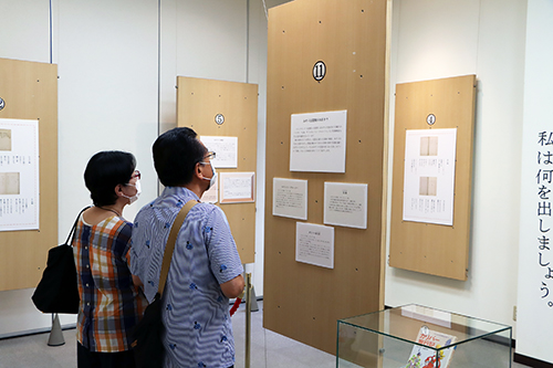 みすゞが読んだ物語や物語を取り入れた詩を展示