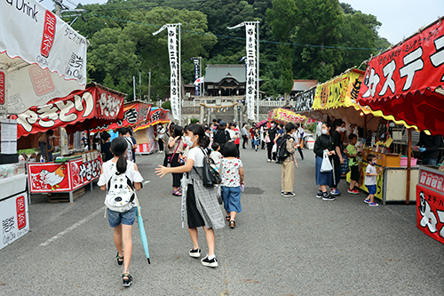 久しぶりのお祭りに地域の子どもたちや家族連れでにぎわった