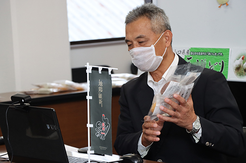 「お菓子で元気になっていただきたい」と末永代表理事組合長