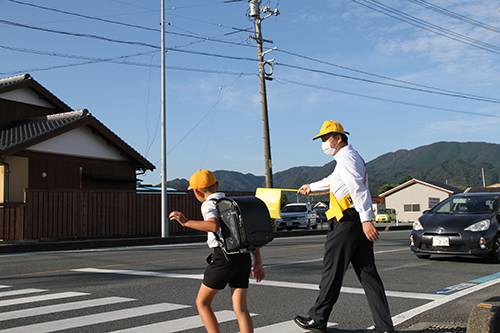 市民一人ひとりが交通安全に気を付けてほしい、と呼びかけ