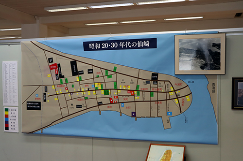 当時の仙崎は多くの商店が立ち並び、にぎわいを見せていた