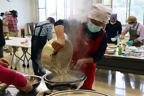 提供された良質な鯨肉のさまざまな部位を使用した