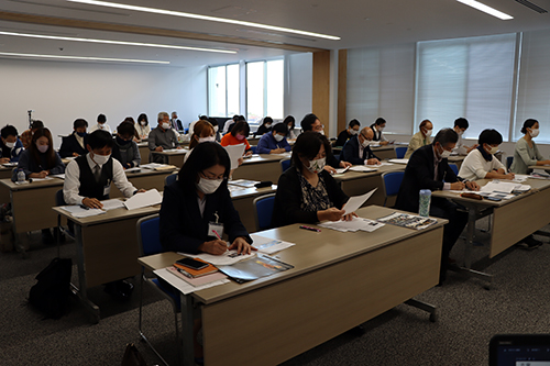 宿泊施設や観光関連事業所などから３５人が参加