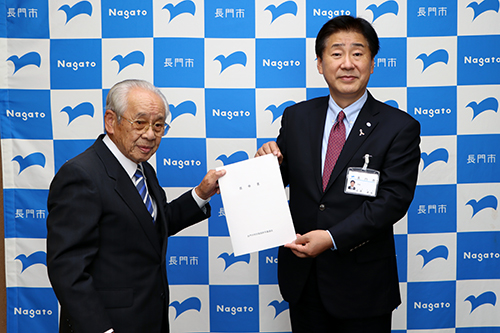 県内他市や類似団体と比較し、現行の金額が高くないことから据え置くことになった