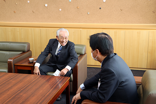 市議会議員の期末手当について、議員自らが調査研究し、報告書にまとめたことを審議会が評価した