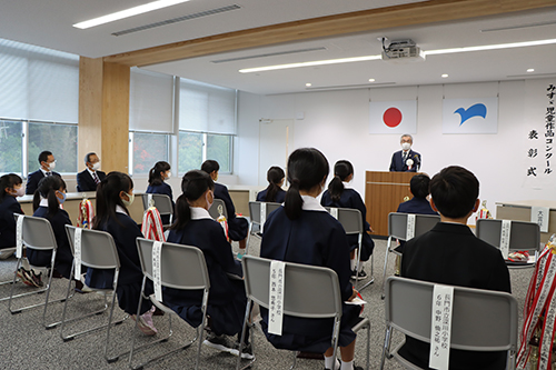 松浦教育長から挨拶「今年は特にやさしさを深く感じられる作品が集まりました」