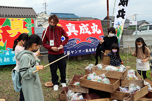 会場の一角にはお菓子釣りのコーナーが設置された
