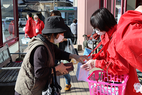 赤い羽根共同募金は10月1日から3月31日まで