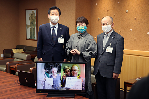 ２０５人が６分４２秒の動画に登場する