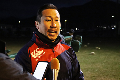 インタビューに答える稲田佳之選手
