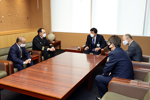 村部博明長門市消防団長が退任され、令和３年１月１日から新たに森孝彰副団長が団長に任命