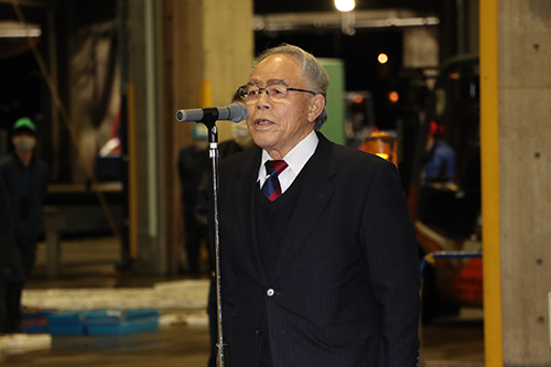 初セリにあたり藤田昭夫運営委員長からあいさつ