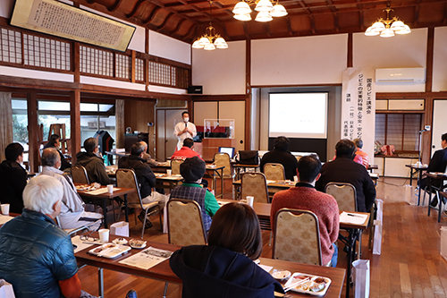 試食会は温泉閣で実施。多くの来場者が訪れた。