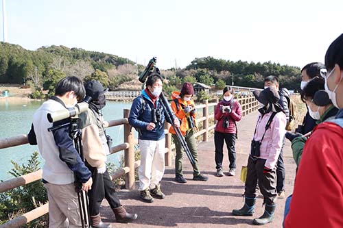 鳥の体温が高いことや渡りをすることなど行動にはすべて理由があるとのこと