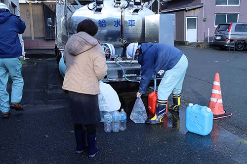 日本水道協会山口県支部（下関市上下水道局）が応援に駆け付けた