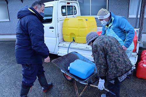 ＪＲ長門三隅駅での給水作業