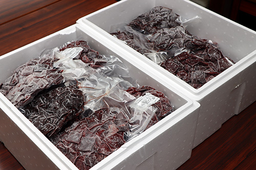 ニタリクジラの赤肉40kgが提供された