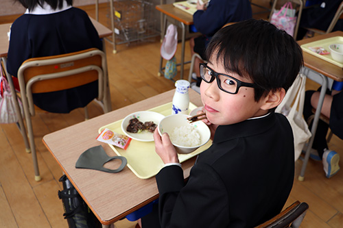 牛肉や豚肉とは違った特別な味でまた食べてみたいとのこと