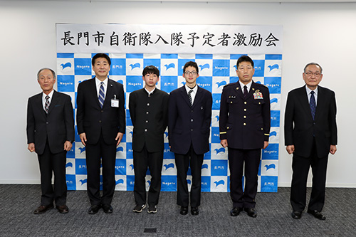 自衛隊に入隊するのは花岡将晴さんと大谷俊介さんの２人