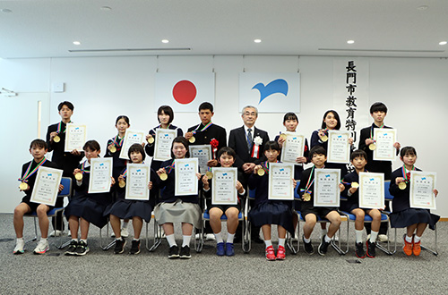 書道、感想文、ポスター、スポーツなど多彩な活躍が見られた
