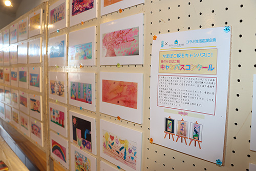 かまぼこ板に絵を描く「キャンパスコンクール」の作品も展示された