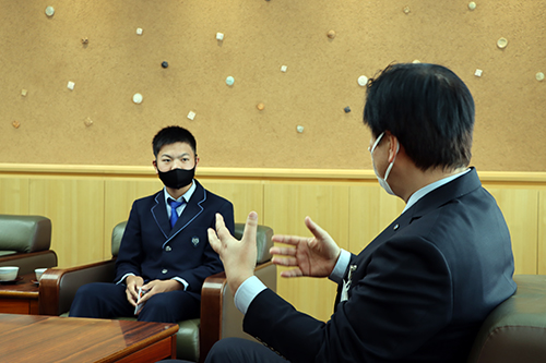 高川学園高校への進学が決定しており、高校卒業後のプロテスト受験を目指す