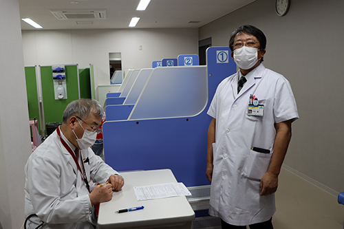 接種前には医師から問診を受ける