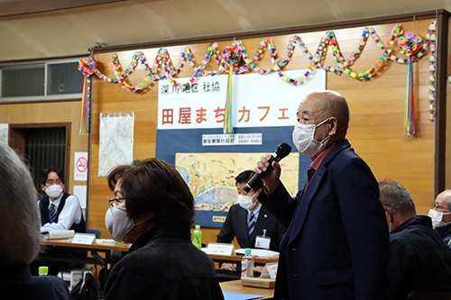 自治会の役員がそれぞれが担当する分野について意見を述べた