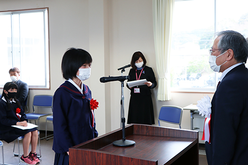 児童を代表してお礼の言葉を述べた門前子ども会の中津葵さん