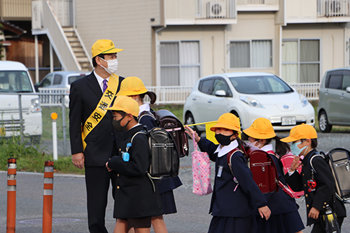 小学生の交通事故は登下校中が最も多く、普段から交通ルールを徹底することが重要