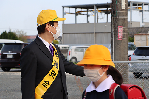 警察や交通安全協会による呼びかけも行われた
